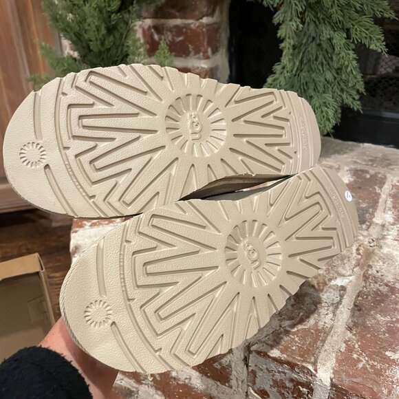 Cozy & Stylish UGG Tasman Slippers - Embrace New Comfort - Picture 4 of 5